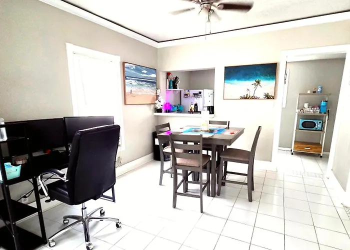 Experience Galveston- Only 1 Block To Beach & Pleasure Pier- 2Bed 1 & Half Bath-6Beds-7 Minutes To Cruise Port-Casaazul-2605A-